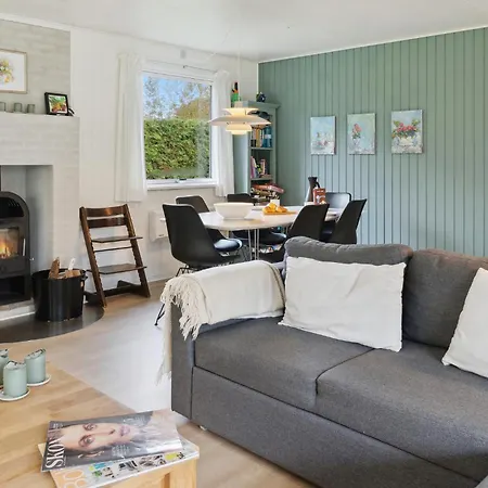 4 Bedroom Gorgeous In Idestrup Boto By